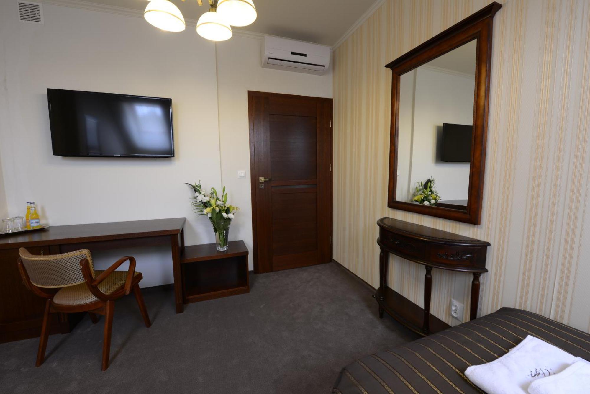 Hotel Fryderyk 2*