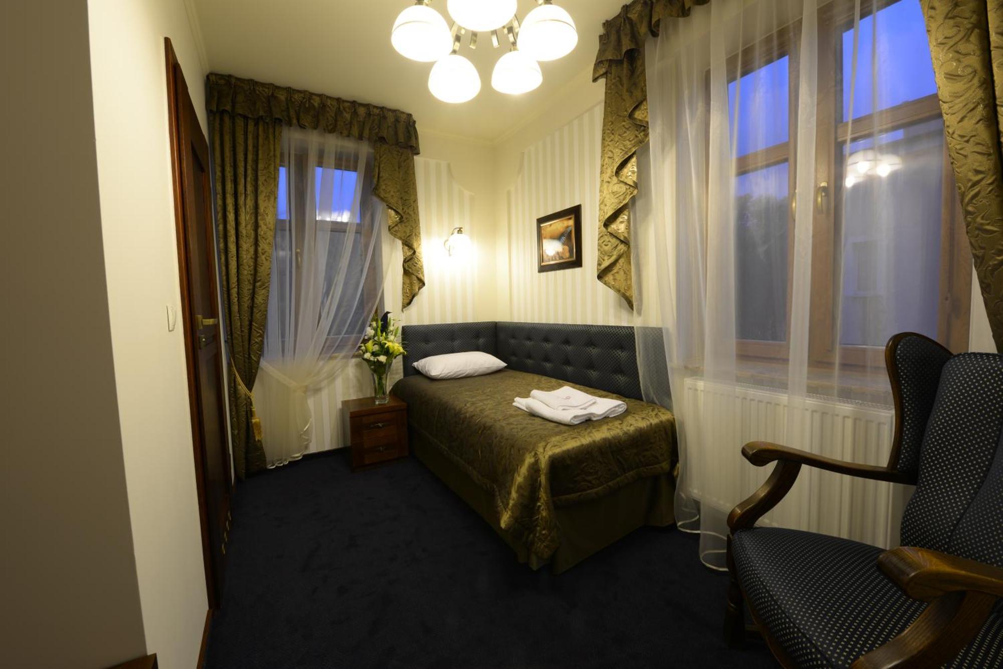 Fryderyk Hotel 2*